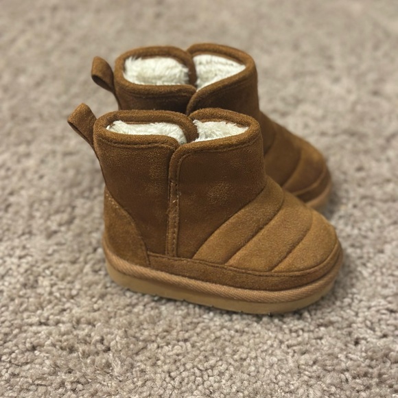 Old Navy Other - Old Navy Toddler Cozy Brown Boots | Size 5